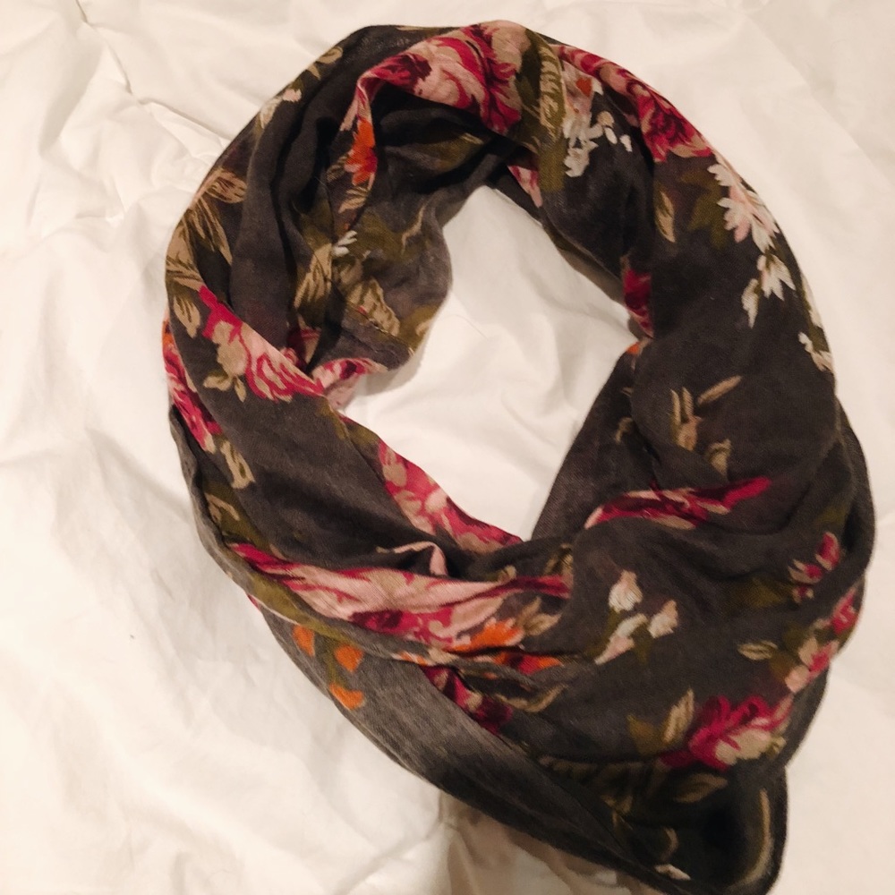 Gorgeous comfortable everyday scarf!!